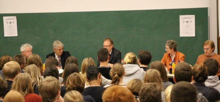 „Cannabis legalisieren?“ - Podiumsdiskussion der Fachschaft Jura