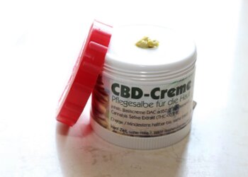 CBD-Creme-von-Hanf-Zeit