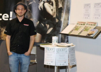 Marijn-Roersch-van-der-Hoogte-als-Initiator-der-H.E.M.P.-Erntemaschine