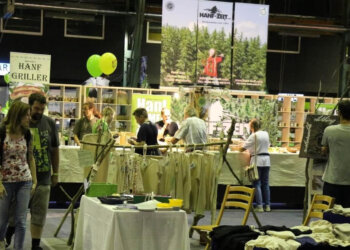 Müsli-Hanfsamen-von-Hanf-Zeit-auf-den-Tisch