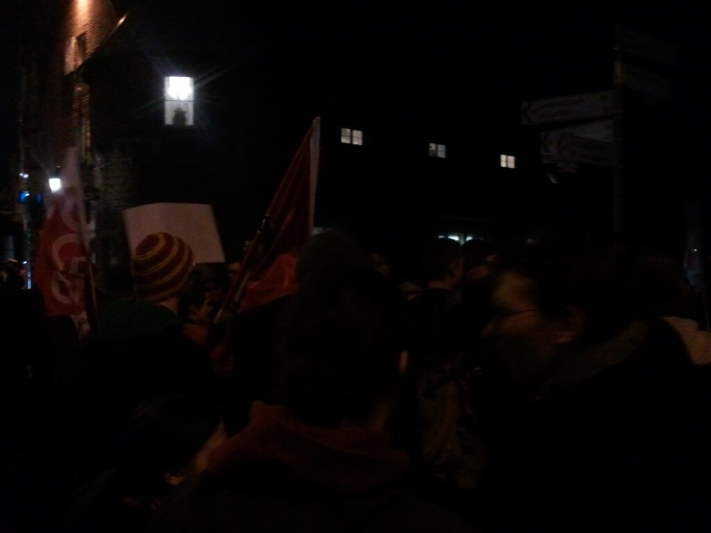 Vor der Routine Verkehrskontrolle gegen AFD protestieren