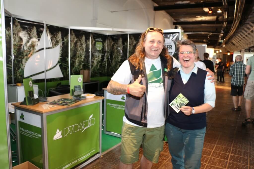 Monika Herrmann und Pyramid Seeds modeln fürs Hanf Magazin