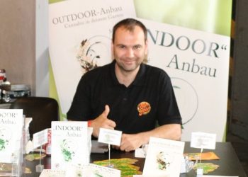 Signierte-Growbooks-verkaufen-und-Vortrag-halten