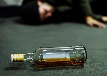 Neue Studie bestätigt: Alkohol ist die Einstiegsdroge, nicht Cannabis