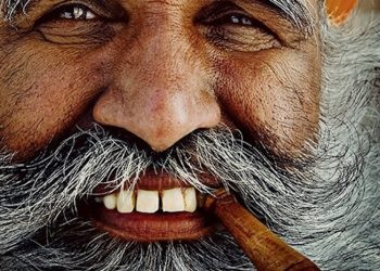 Die Evolution der Cannabispfeifen – Von der Holzkawum bis zum Weltraumkühler