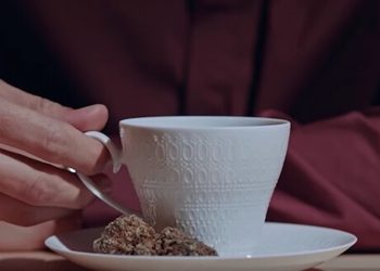 Marvin Game steht auf Hanfblütentee