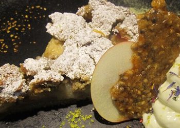 Proteinreicher Apfel-Walnusskuchen mit Hanfmehl und Hanfsamenpulver 