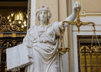 Hamburg: Mahnwache der DHV-Ortsgruppe vor der Justizbehörde