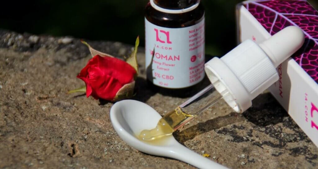 1A-Woman-CBD-Öl-3-1