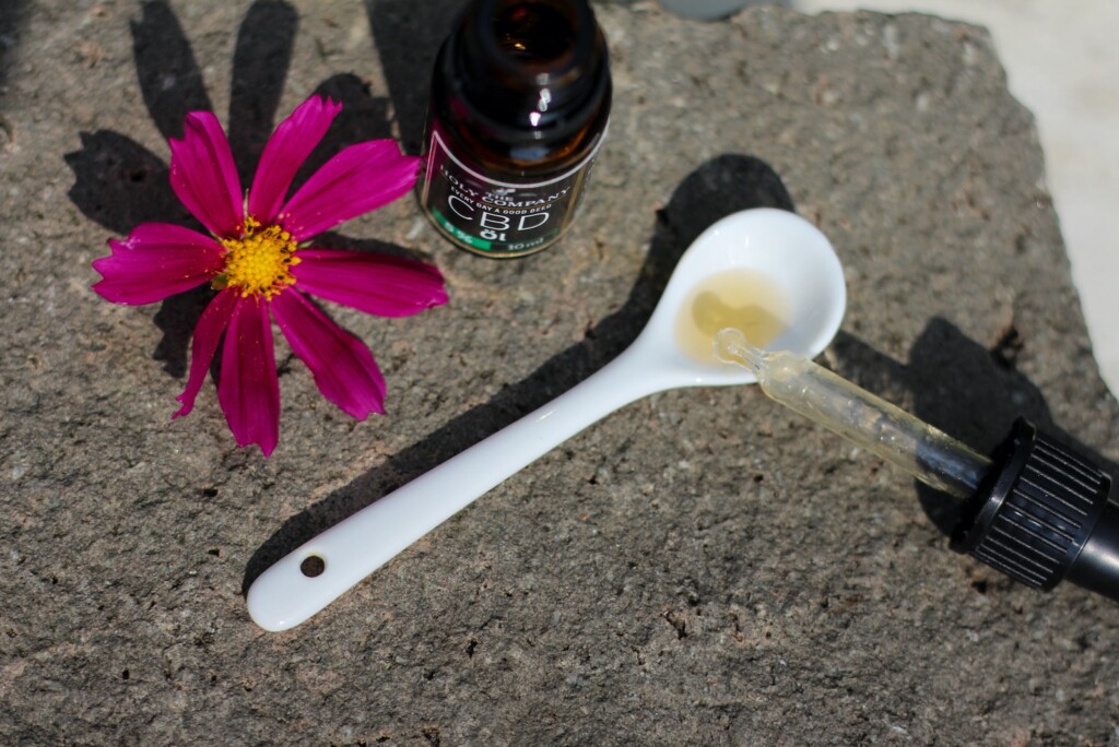 The-Holy-Company-–-5-CBD-auf-Mohn-Öl-Basis-2