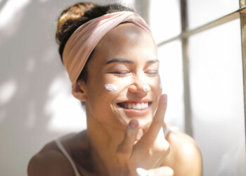 CBD-–-die-natürliche-Revolution-am-Anti-Aging-Himmel