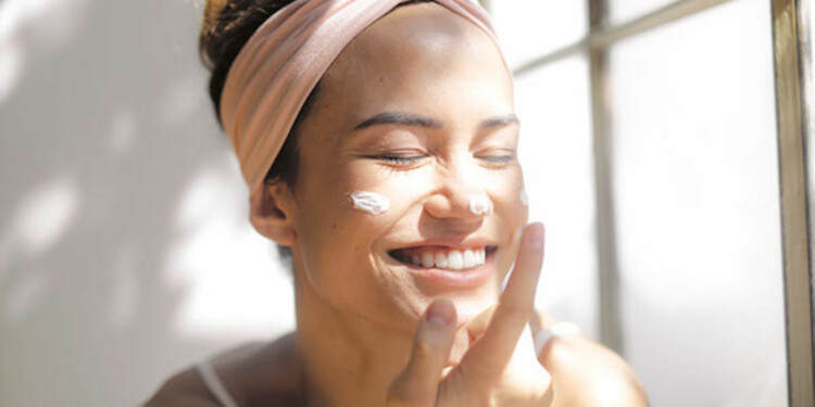 CBD-–-die-natürliche-Revolution-am-Anti-Aging-Himmel