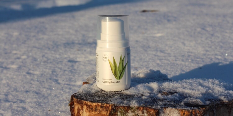 CBD-Hydracalm-–-Jungbrunnen-für-die-Haut