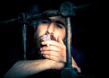 Medizinisches-Cannabis-hinter-Gittern.