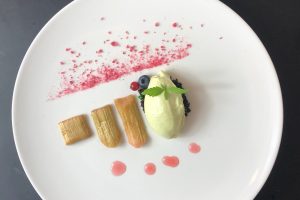 Mousse de Folhas de Cânhamo com Ruibarbo Infundido em CBD