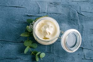 DIY Bienenwachsbalsam mit CBD Isolat