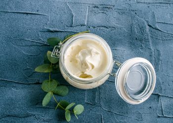 DIY Bienenwachsbalsam mit CBD Isolat