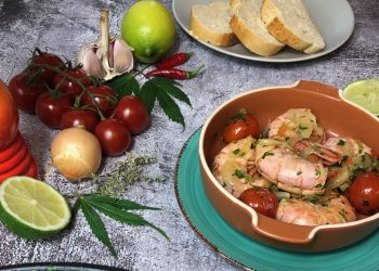 Cajun Garnelen mit frischen Hanfblättern