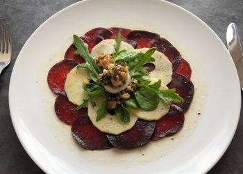 Rote Bete und Apfel Carpaccio mit Hanföl und Hanfsaat