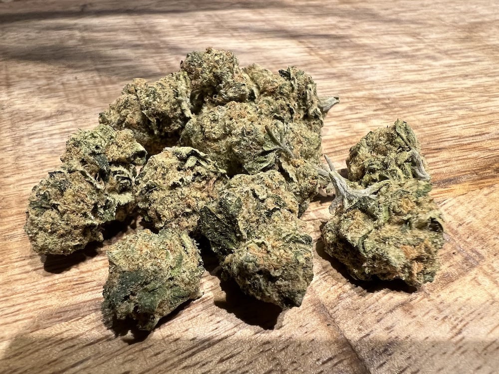 Medizinalcannabis Strain Review Cannamedical Hybrid Forte PH THC Bomb Strain Reviews und