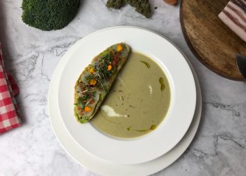 Brokkoli Speck Suppe mit Jakobsmuschel, Carpaccio auf Crostini