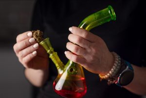 Die Geschichte der Bong und ihr Einsatz für Hanf