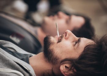 Verkehrsteilnehmer verzichten nach Hanfkonsum aufs Autofahren