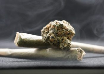 Droht bei Cannabis-Dauerkonsum Halskrebs?