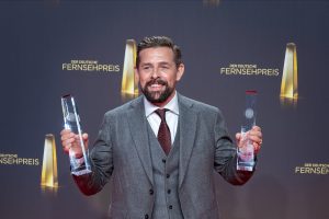 Showtime: Klaas Heufer-Umlauf macht den Qualitätstest für Hanfprodukte