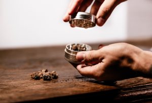 Grind it right! Was du über Cannabis-Grinder wissen musst