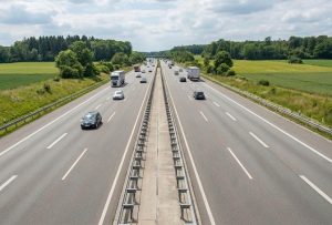 Sicherer ohne Verbot? Überraschende Studienergebnisse zum Fahrverhalten