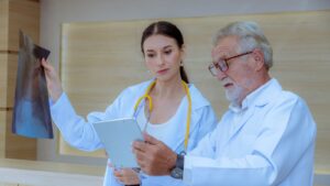 Alzheimer und Demenz: Wie pflanzliche Wirkstoffe das Gehirn schützen