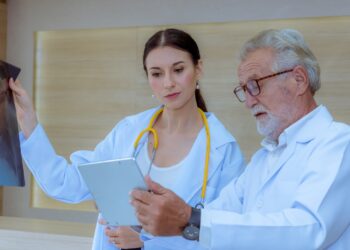 Alzheimer und Demenz: Wie pflanzliche Wirkstoffe das Gehirn schützen