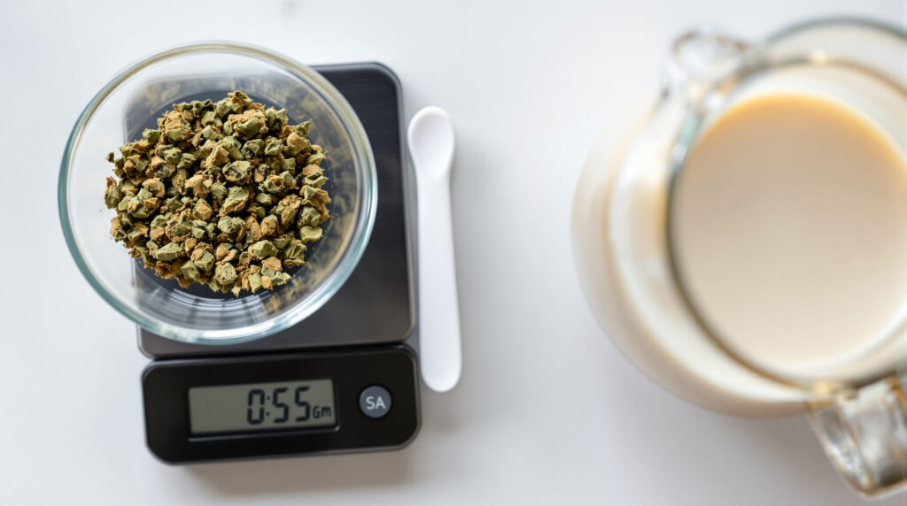 Dosierung von Cannabis für Getränke mit Waage und Messlöffel