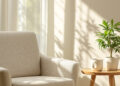Ruhiger Therapieraum mit natürlichem Licht und Cannabispflanze