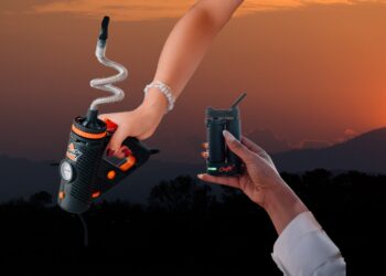 PLENTY und CRAFTY+ von Storz & Bickel im Sonnenuntergang