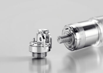 510-Gewinde-Anschluss einer Vape-Cartridge und Batterie im Detail