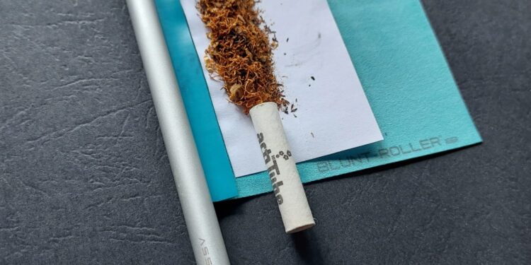 Blunt Roller 1881: Matte mit Prägung, Aluminiumstab mit Assertivitech-Gravur, Papier und actiTube-Filter